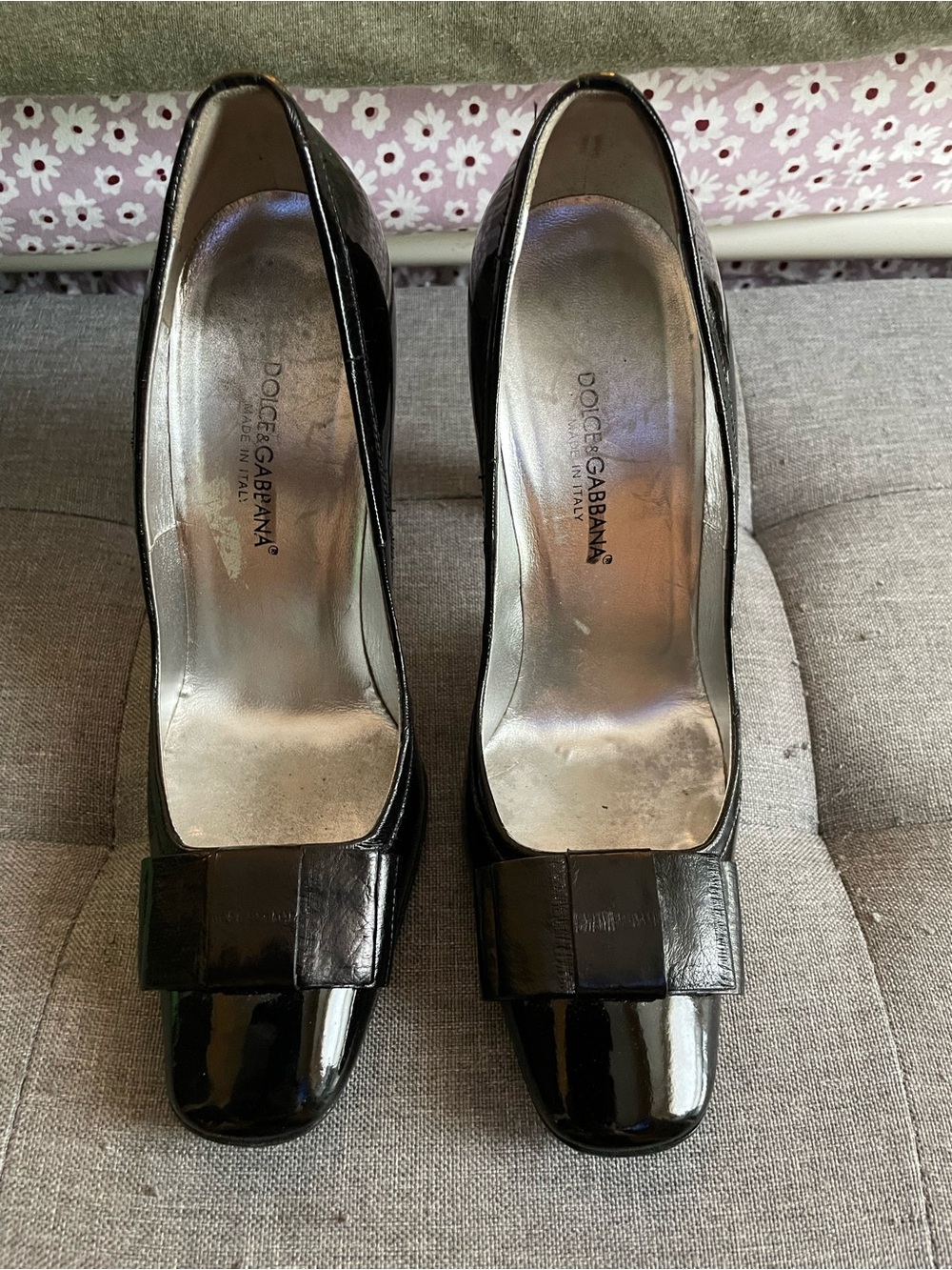 Dolce & Gabbana Black Patent Leather Square-Toe Heels with Bow Accent sz 6